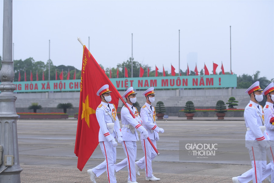 Trang nghiêm lễ thượng cờ trên quảng trường Ba Đình trong buổi sáng 30/4 ảnh 3 Trang nghiêm lễ thượng cờ trên quảng trường Ba Đình trong buổi sáng 30/4 ảnh 3
