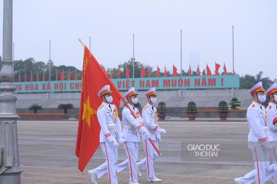 Trang nghiêm lễ thượng cờ trên quảng trường Ba Đình trong buổi sáng 30/4 ảnh 3