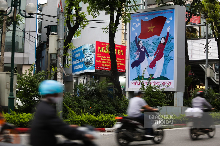 Hà Nội rực rỡ cờ chào mừng các ngày lễ lớn của đất nước ảnh 7