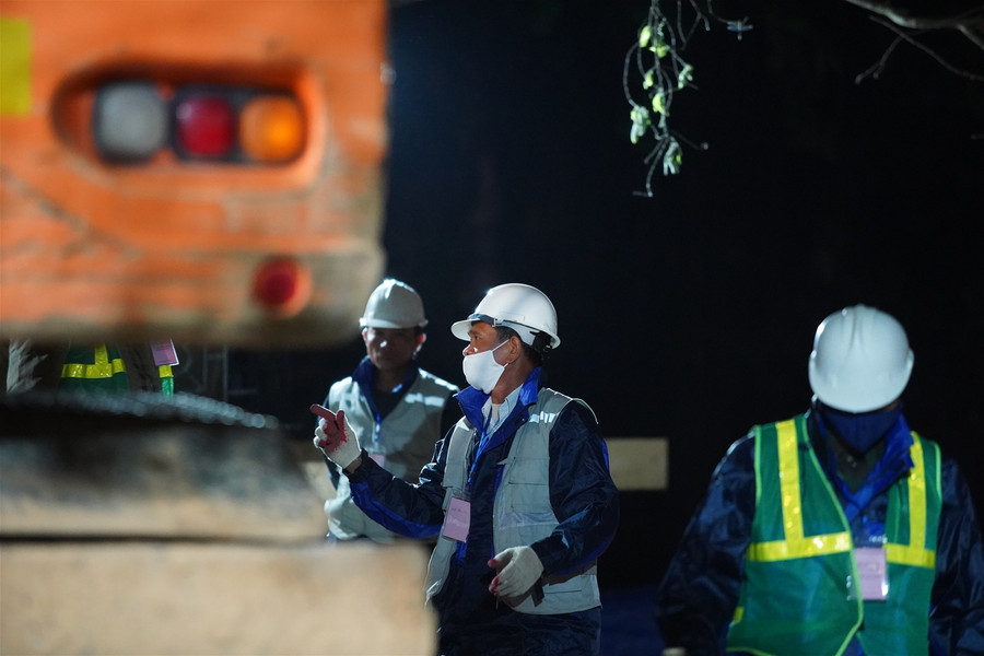 Cận cảnh bờ kè hồ Hoàn Kiếm được thay thế bằng "bê tông trường tồn" ảnh 9