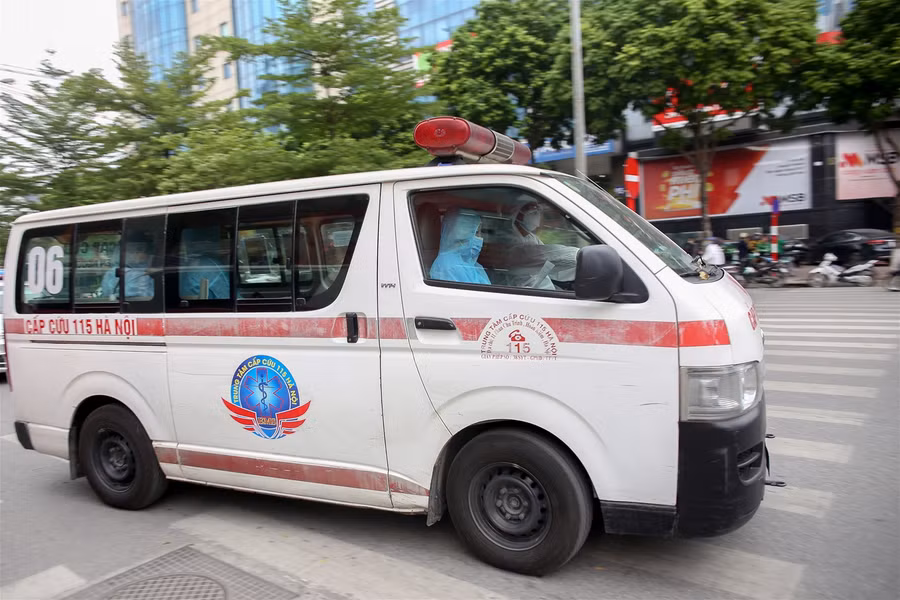 Hà Nội: Test nhanh toàn bộ nhân viên cửa hàng Pizza có người nghi mắc Covid-19 ảnh 4