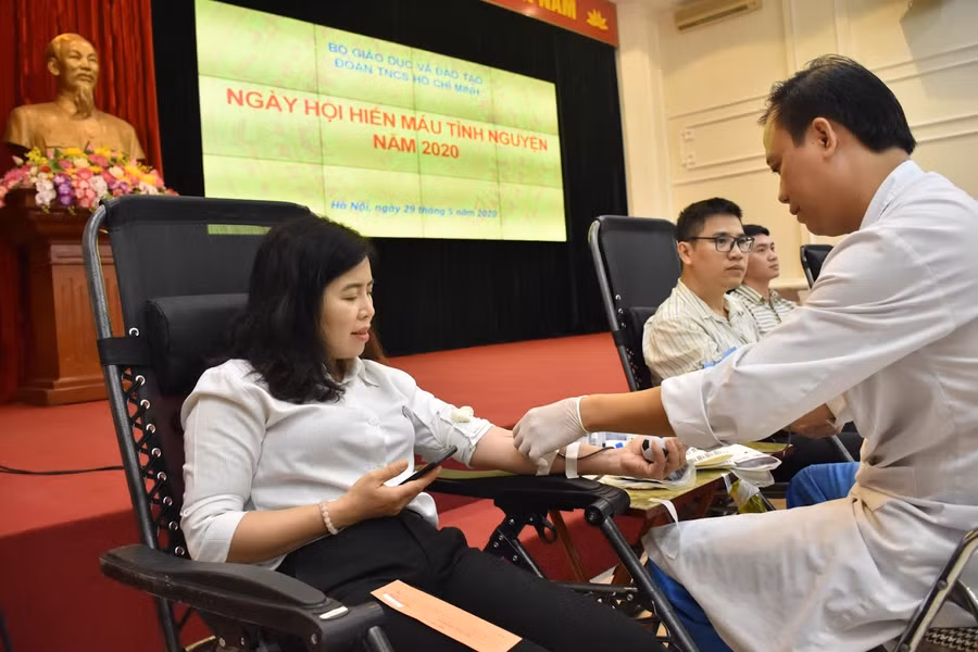 Đoàn thanh niên Bộ GD&ĐT tích cực hưởng ứng hiến máu tình nguyện ảnh 3