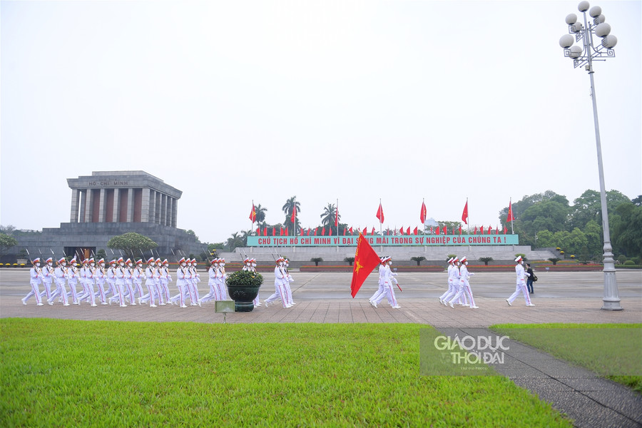 Trang nghiêm lễ thượng cờ trên quảng trường Ba Đình trong buổi sáng 30/4 ảnh 11 Trang nghiêm lễ thượng cờ trên quảng trường Ba Đình trong buổi sáng 30/4 ảnh 11