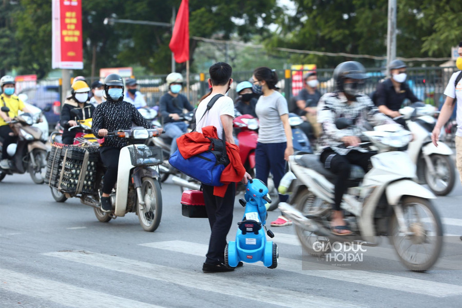 Cửa ngõ thủ đô ùn ứ trước kỳ nghỉ lễ 30/4 ảnh 2