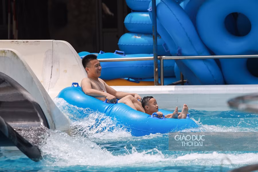 Công viên nước Hồ Tây đón khách sau hơn 3 tháng đóng cửa ảnh 4