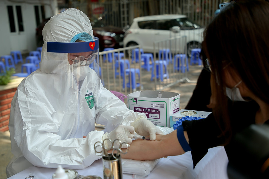Hà Nội: Tiến hành test nhanh Covid-19 cho những người trở về từ Đà Nẵng ảnh 12 Hà Nội: Tiến hành test nhanh Covid-19 cho những người trở về từ Đà Nẵng ảnh 12