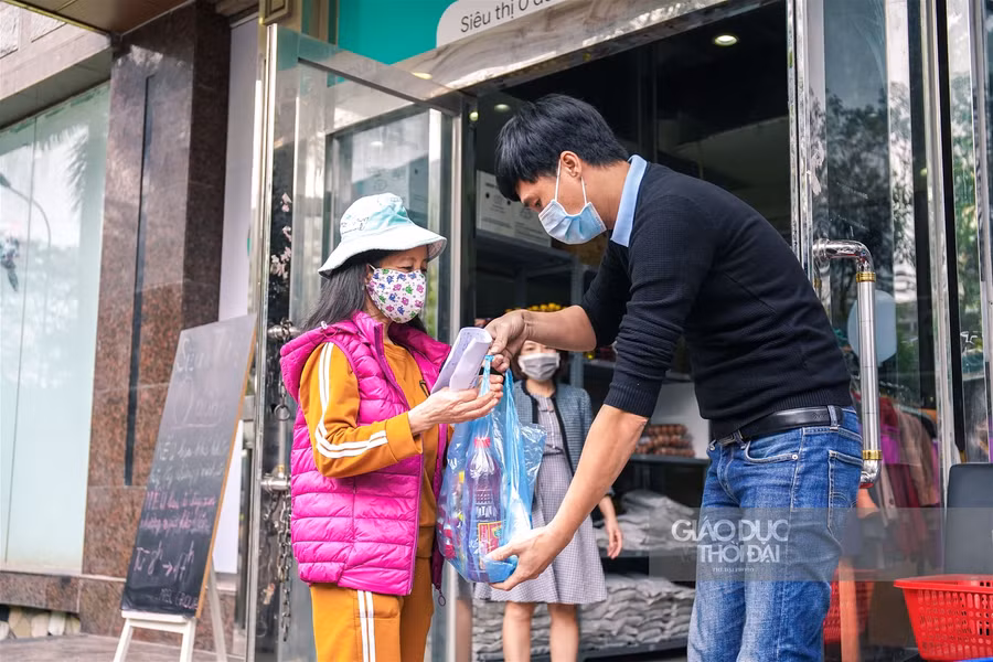 "Siêu thị 0 đồng" cất đỡ gánh lo cho người khó khăn mùa dịch ảnh 7