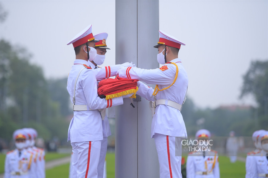 Trang nghiêm lễ thượng cờ trên quảng trường Ba Đình trong buổi sáng 30/4 ảnh 7 Trang nghiêm lễ thượng cờ trên quảng trường Ba Đình trong buổi sáng 30/4 ảnh 7