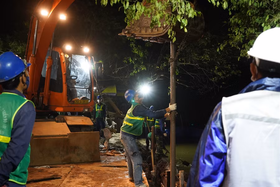 Cận cảnh bờ kè hồ Hoàn Kiếm được thay thế bằng "bê tông trường tồn" ảnh 8