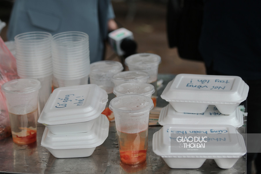 Hà Nội: Đoàn xe buýt đưa hàng trăm người hoàn thành cách ly trở về địa phương ảnh 18