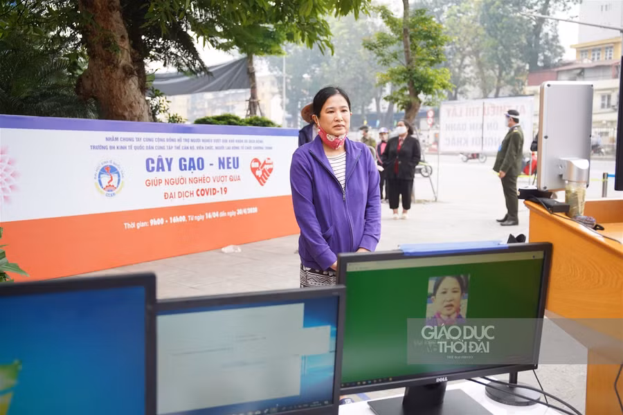 Sử dụng công nghệ nhận diện khuôn mặt để phát gạo cho người dân ảnh 13