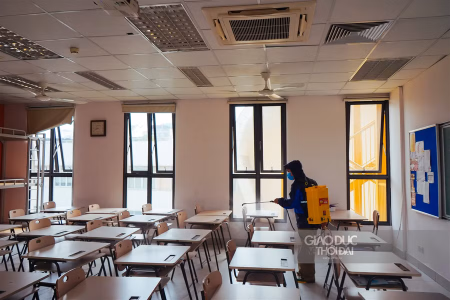 Phun khử khuẩn lớp học, xe buýt trường học chuẩn bị đón trò quay lại trường ảnh 7