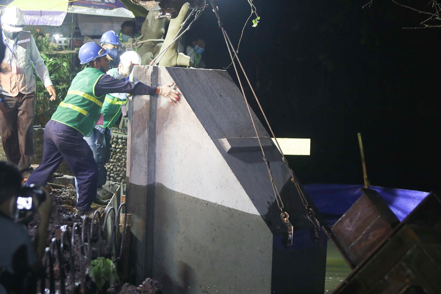 Cận cảnh bờ kè hồ Hoàn Kiếm được thay thế bằng "bê tông trường tồn" ảnh 14