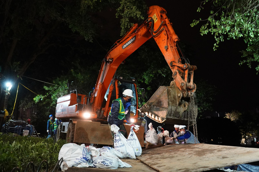 Cận cảnh bờ kè hồ Hoàn Kiếm được thay thế bằng "bê tông trường tồn" ảnh 11