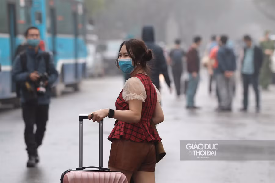 Hà Nội: Đoàn xe buýt đưa hàng trăm người hoàn thành cách ly trở về địa phương ảnh 15