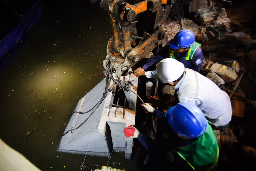 Cận cảnh bờ kè hồ Hoàn Kiếm được thay thế bằng "bê tông trường tồn" ảnh 15