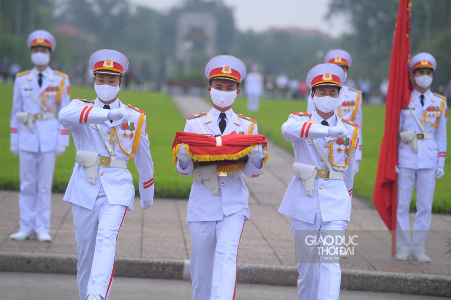 Trang nghiêm lễ thượng cờ trên quảng trường Ba Đình trong buổi sáng 30/4 ảnh 5 Trang nghiêm lễ thượng cờ trên quảng trường Ba Đình trong buổi sáng 30/4 ảnh 5