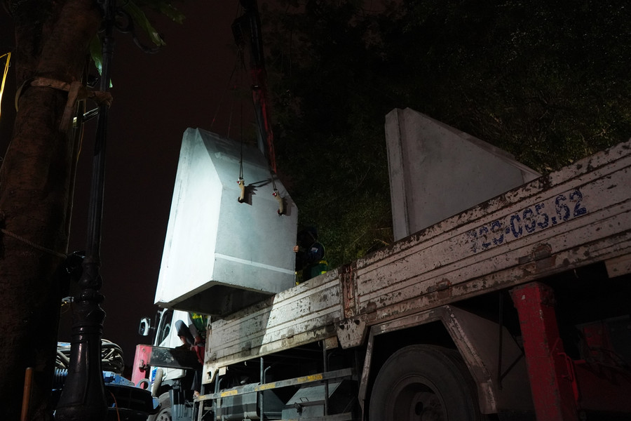 Cận cảnh bờ kè hồ Hoàn Kiếm được thay thế bằng "bê tông trường tồn" ảnh 5