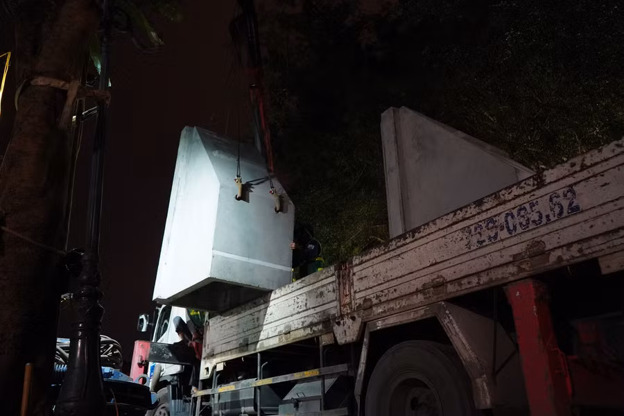 Cận cảnh bờ kè hồ Hoàn Kiếm được thay thế bằng "bê tông trường tồn" ảnh 5