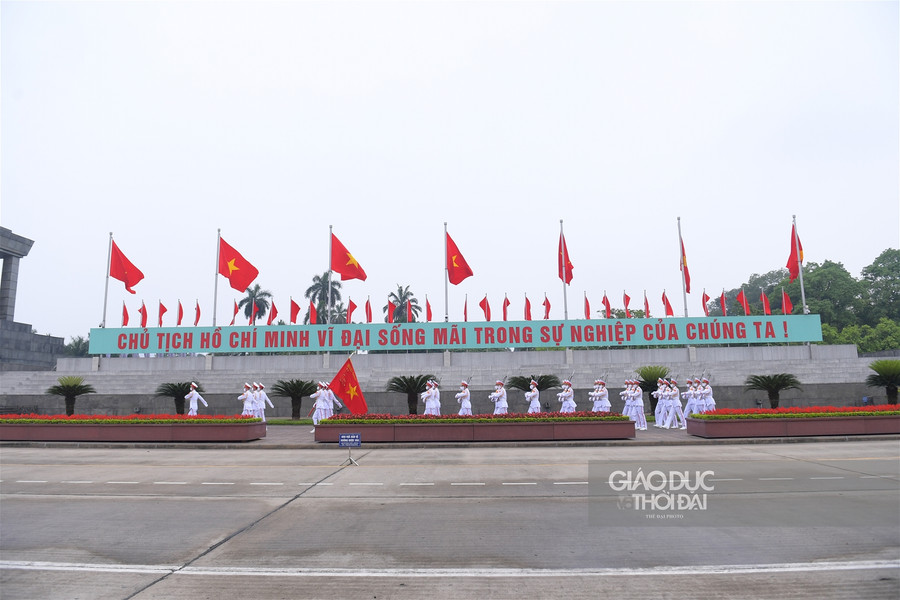 Trang nghiêm lễ thượng cờ trên quảng trường Ba Đình trong buổi sáng 30/4 ảnh 2 Trang nghiêm lễ thượng cờ trên quảng trường Ba Đình trong buổi sáng 30/4 ảnh 2