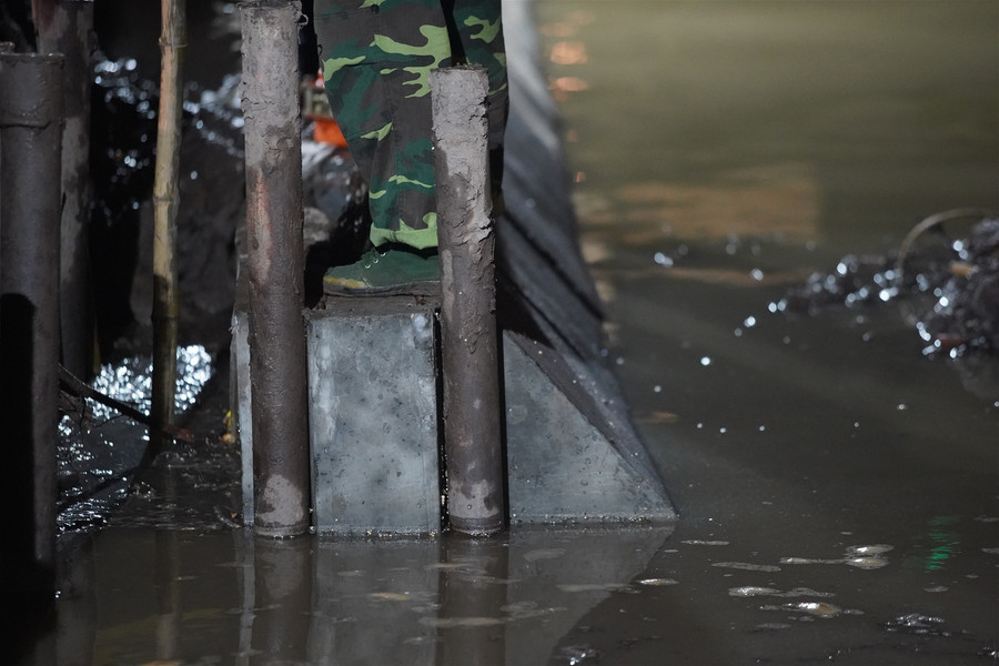 Cận cảnh bờ kè hồ Hoàn Kiếm được thay thế bằng "bê tông trường tồn" ảnh 17