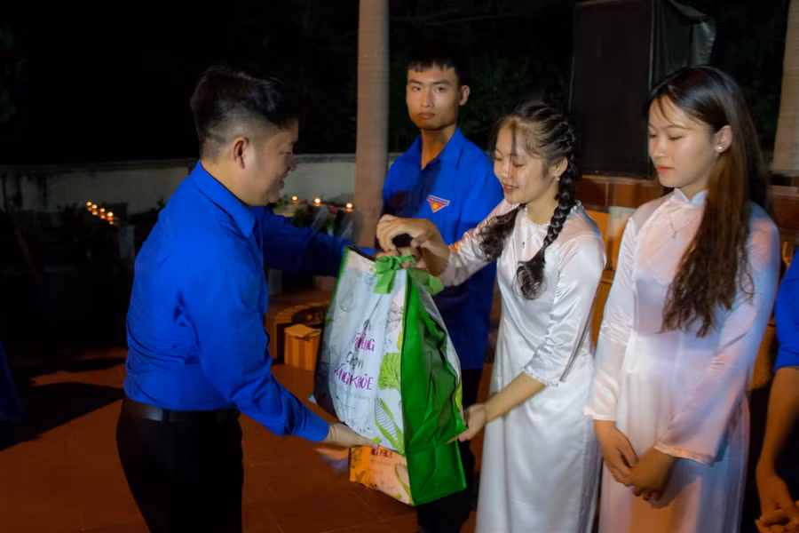 Tình nguyện hè năm 2020: " Đền ơn đáp nghĩa, chăm sóc thiếu niên nhi đồng và chung tay xây dựng NTM" ảnh 4