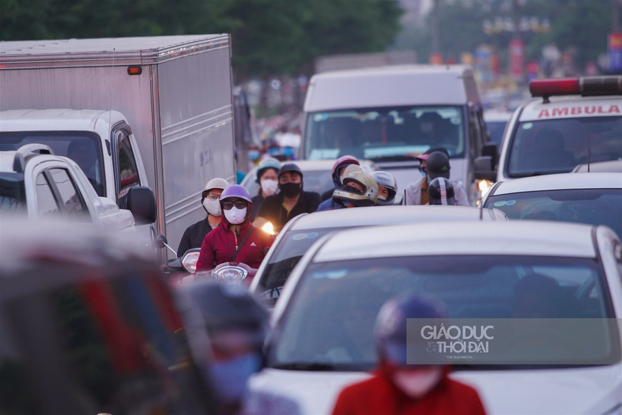 Cửa ngõ thủ đô ùn ứ trước kỳ nghỉ lễ 30/4 ảnh 6