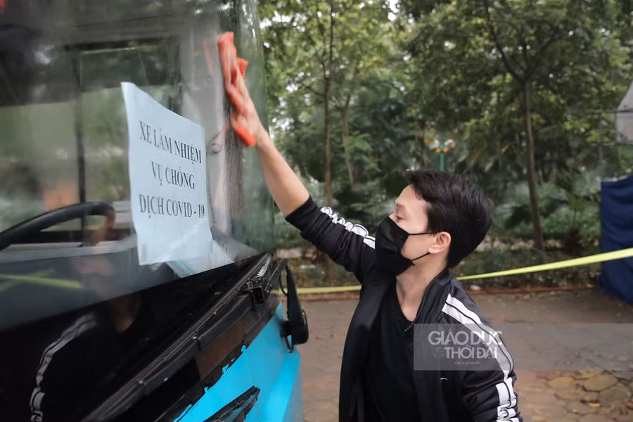 Hà Nội: Đoàn xe buýt đưa hàng trăm người hoàn thành cách ly trở về địa phương ảnh 6