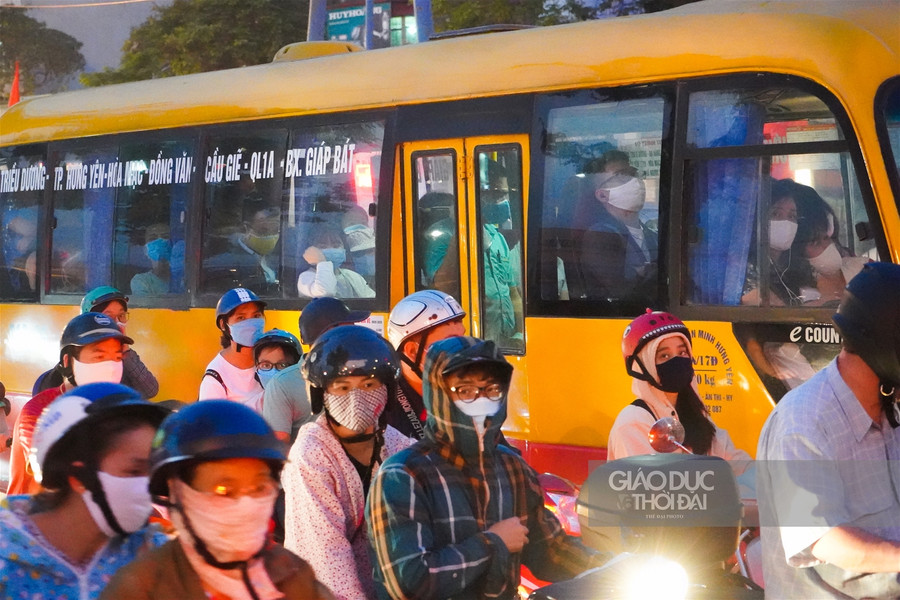 Cửa ngõ thủ đô ùn ứ trước kỳ nghỉ lễ 30/4 ảnh 11