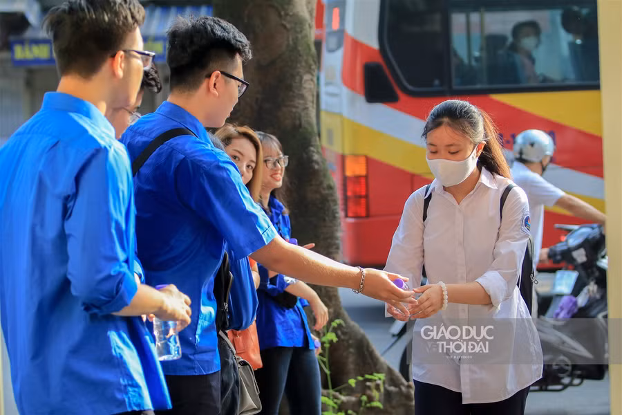 Thí sinh vững tâm nhờ tiếp sức từ phụ huynh, xã hội ảnh 3