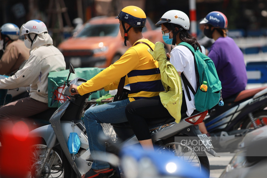 Muôn kiểu chống nắng khi Hà Nội 40 độ C ảnh 5