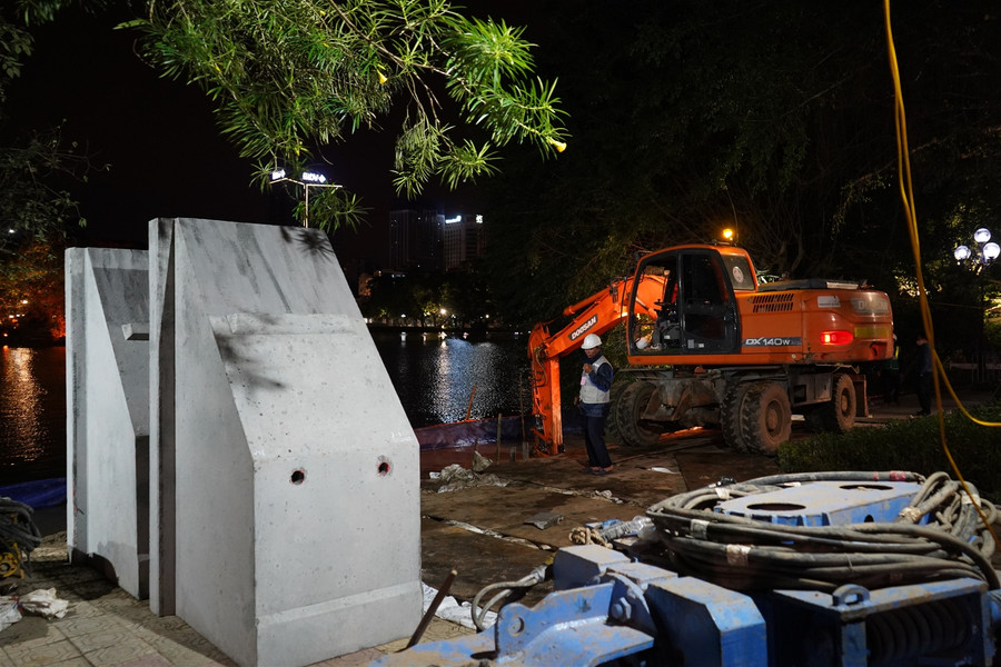 Cận cảnh bờ kè hồ Hoàn Kiếm được thay thế bằng "bê tông trường tồn" ảnh 12