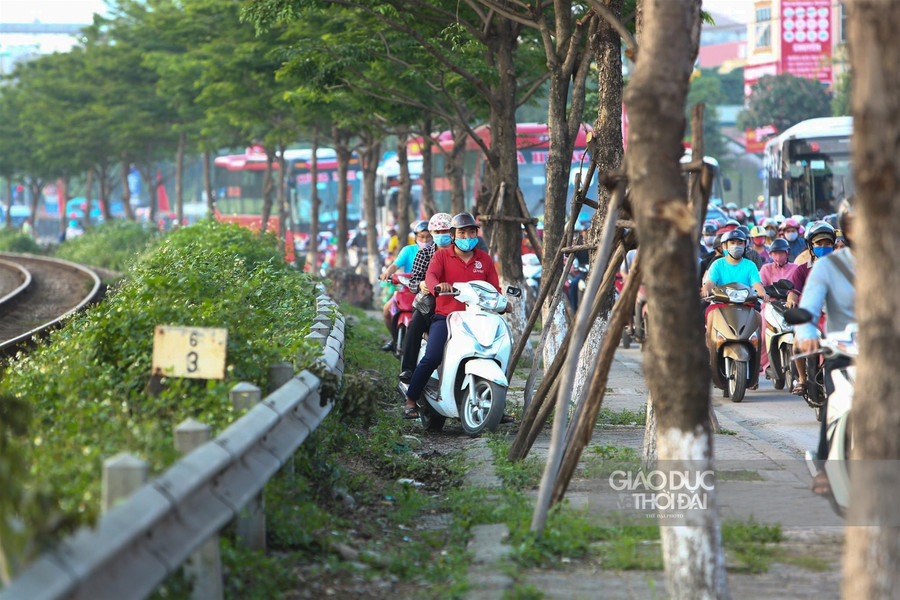 Cửa ngõ thủ đô ùn ứ trước kỳ nghỉ lễ 30/4 ảnh 4