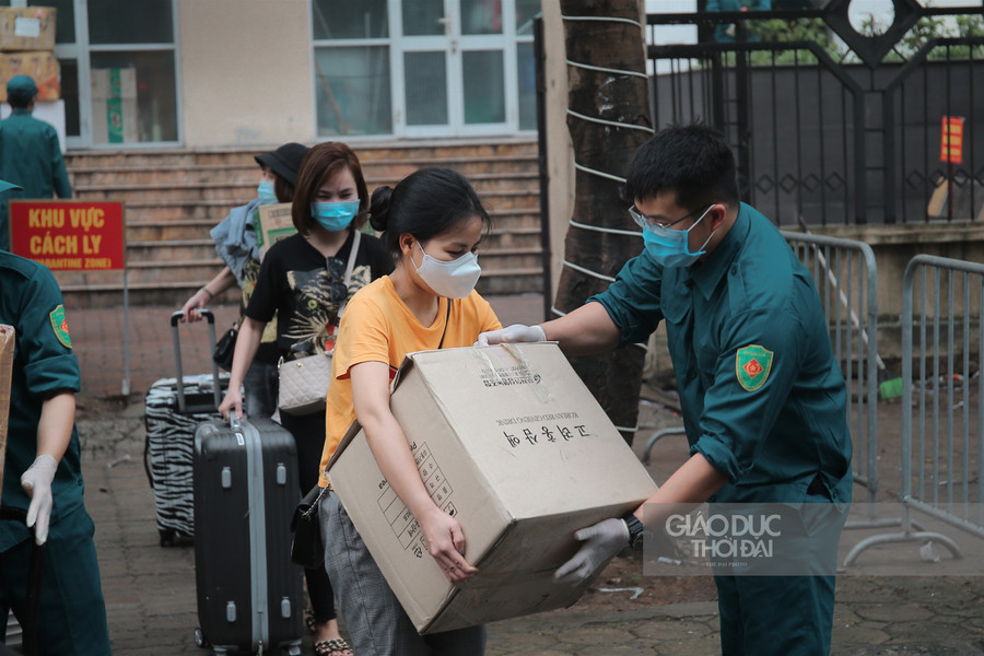 Hà Nội: Đoàn xe buýt đưa hàng trăm người hoàn thành cách ly trở về địa phương ảnh 9