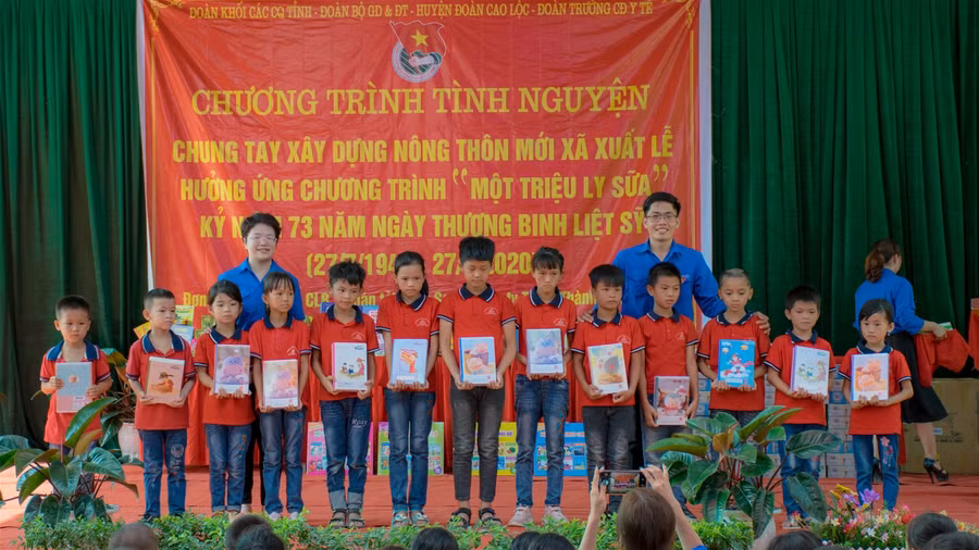 Tình nguyện hè năm 2020: " Đền ơn đáp nghĩa, chăm sóc thiếu niên nhi đồng và chung tay xây dựng NTM"