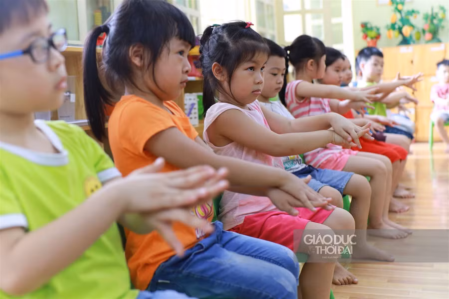 Bữa ăn bán trú tươi, sạch của trẻ mầm non Hà thành sau thời gian nghỉ dài vì dịch ảnh 2