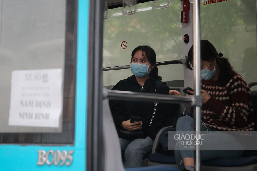 Hà Nội: Đoàn xe buýt đưa hàng trăm người hoàn thành cách ly trở về địa phương ảnh 14