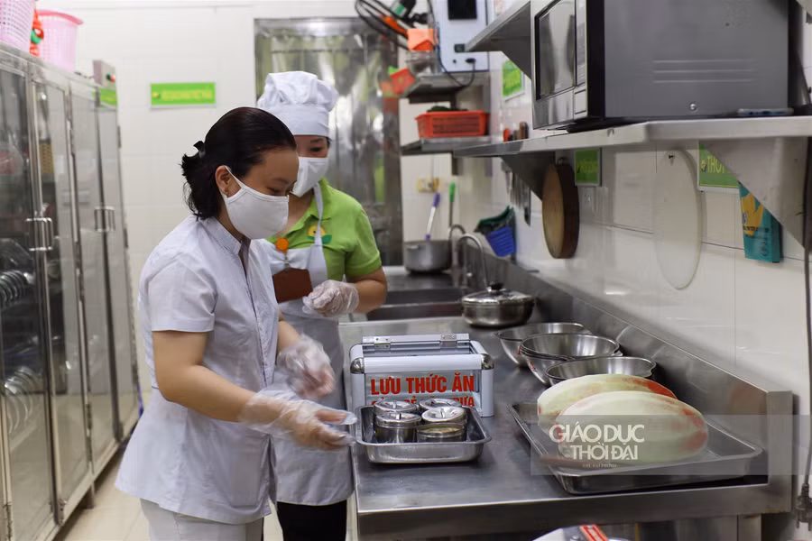 Bữa ăn bán trú tươi, sạch của trẻ mầm non Hà thành sau thời gian nghỉ dài vì dịch ảnh 13