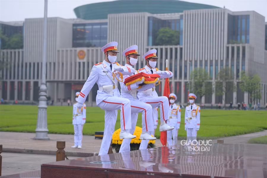 Trang nghiêm lễ thượng cờ trên quảng trường Ba Đình trong buổi sáng 30/4 ảnh 6