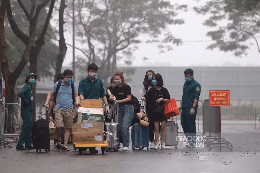 Hà Nội: Đoàn xe buýt đưa hàng trăm người hoàn thành cách ly trở về địa phương