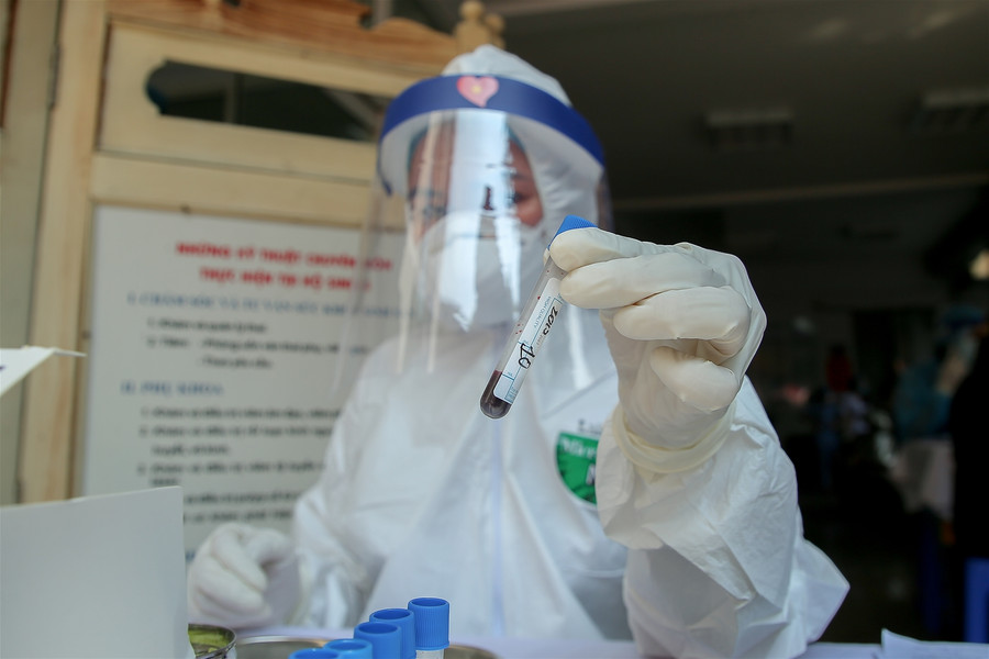 Hà Nội: Tiến hành test nhanh Covid-19 cho những người trở về từ Đà Nẵng ảnh 20 Hà Nội: Tiến hành test nhanh Covid-19 cho những người trở về từ Đà Nẵng ảnh 20