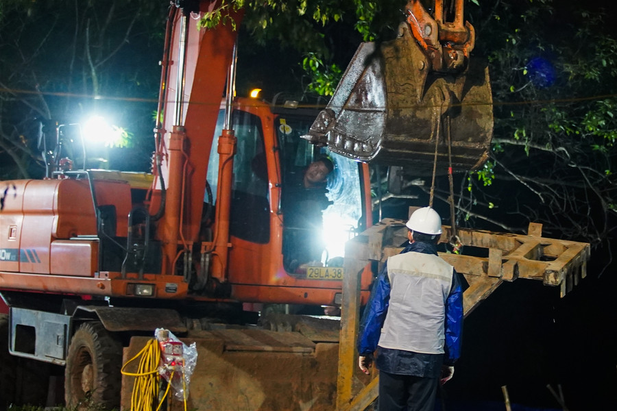 Cận cảnh bờ kè hồ Hoàn Kiếm được thay thế bằng "bê tông trường tồn" ảnh 10