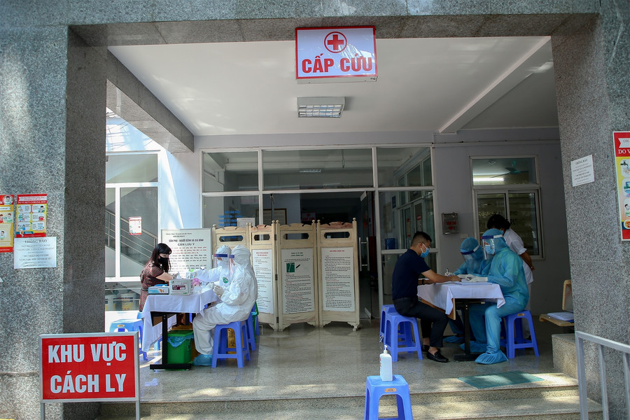 Hà Nội: Tiến hành test nhanh Covid-19 cho những người trở về từ Đà Nẵng ảnh 10 Hà Nội: Tiến hành test nhanh Covid-19 cho những người trở về từ Đà Nẵng ảnh 10