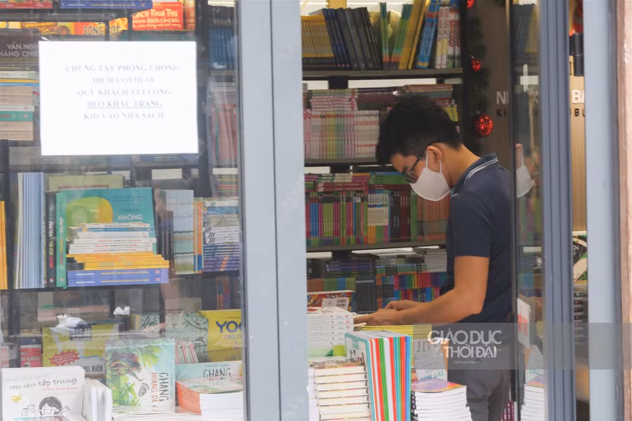 Hà Nội: Phố sách chính thức mở cửa trở lại sau gần 2 tháng tạm dừng hoạt động ảnh 4