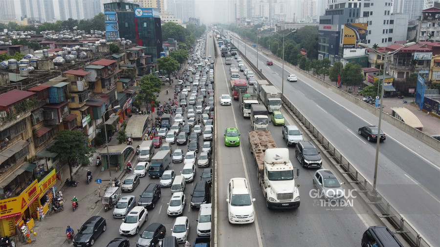 Vành đai 3 Hà Nội ùn tắc cả dưới đất và trên cao trong ngày 30/4 ảnh 3 Vành đai 3 Hà Nội ùn tắc cả dưới đất và trên cao trong ngày 30/4 ảnh 3