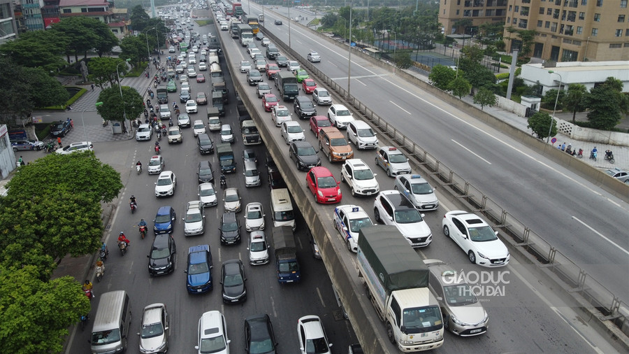 Vành đai 3 Hà Nội ùn tắc cả dưới đất và trên cao trong ngày 30/4 ảnh 8 Vành đai 3 Hà Nội ùn tắc cả dưới đất và trên cao trong ngày 30/4 ảnh 8