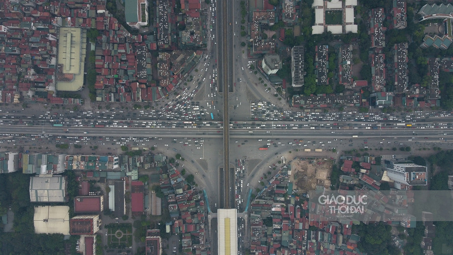 Vành đai 3 Hà Nội ùn tắc cả dưới đất và trên cao trong ngày 30/4 ảnh 1 Vành đai 3 Hà Nội ùn tắc cả dưới đất và trên cao trong ngày 30/4 ảnh 1