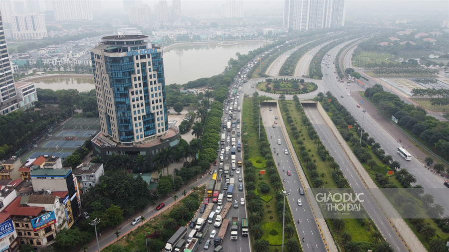 Vành đai 3 Hà Nội ùn tắc cả dưới đất và trên cao trong ngày 30/4 ảnh 5 Vành đai 3 Hà Nội ùn tắc cả dưới đất và trên cao trong ngày 30/4 ảnh 5