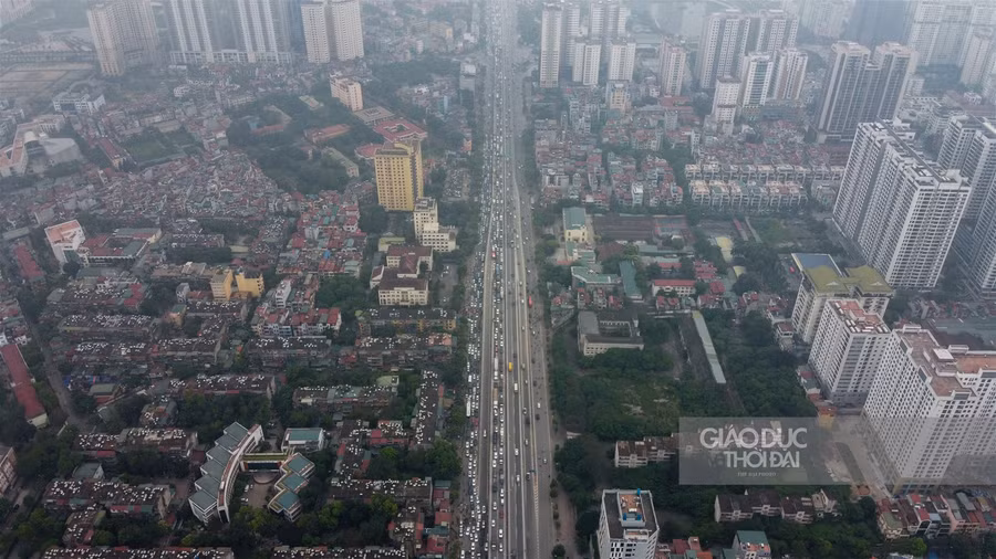 Vành đai 3 Hà Nội ùn tắc cả dưới đất và trên cao trong ngày 30/4 ảnh 6