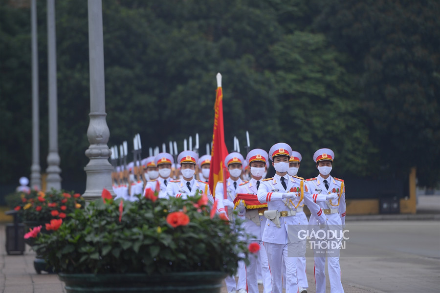 Trang nghiêm lễ thượng cờ trên quảng trường Ba Đình trong buổi sáng 30/4 ảnh 4 Trang nghiêm lễ thượng cờ trên quảng trường Ba Đình trong buổi sáng 30/4 ảnh 4